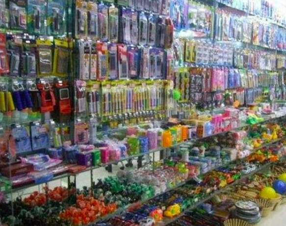 两元店能赚多少钱,两元店赚钱吗